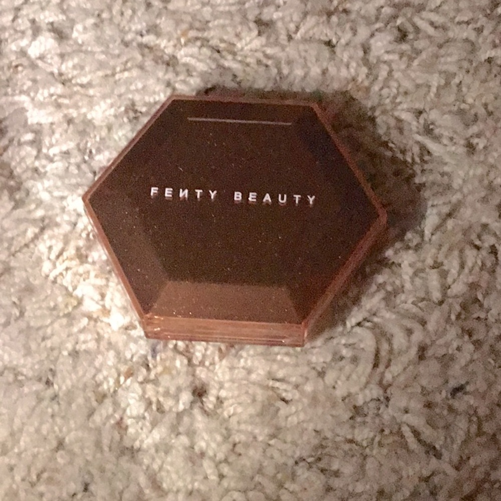 Fenty Beauty Diamond Bomb in Cogac Candy.